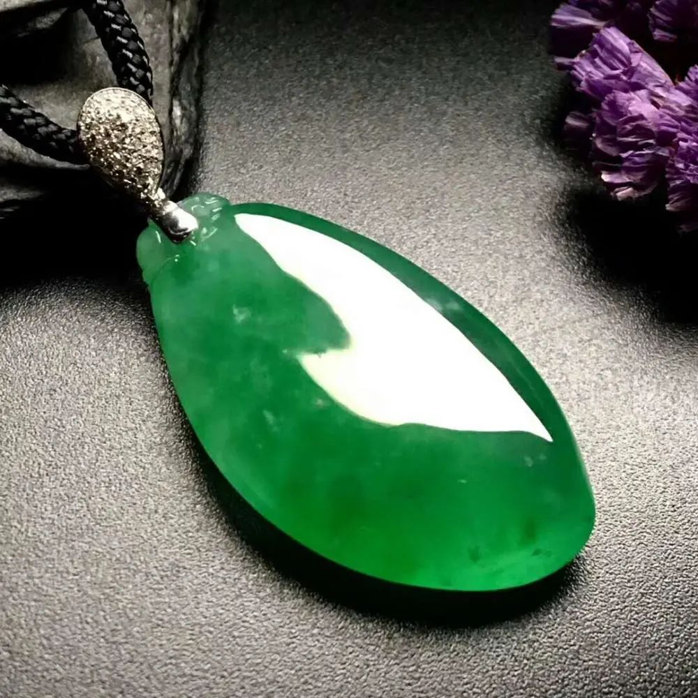 看懂了翡翠的光泽,你才算看懂了翡翠!-第10张图片-翡翠网 看懂了翡翠的光泽,你才算看懂了翡翠!-第10张图片-翡翠网