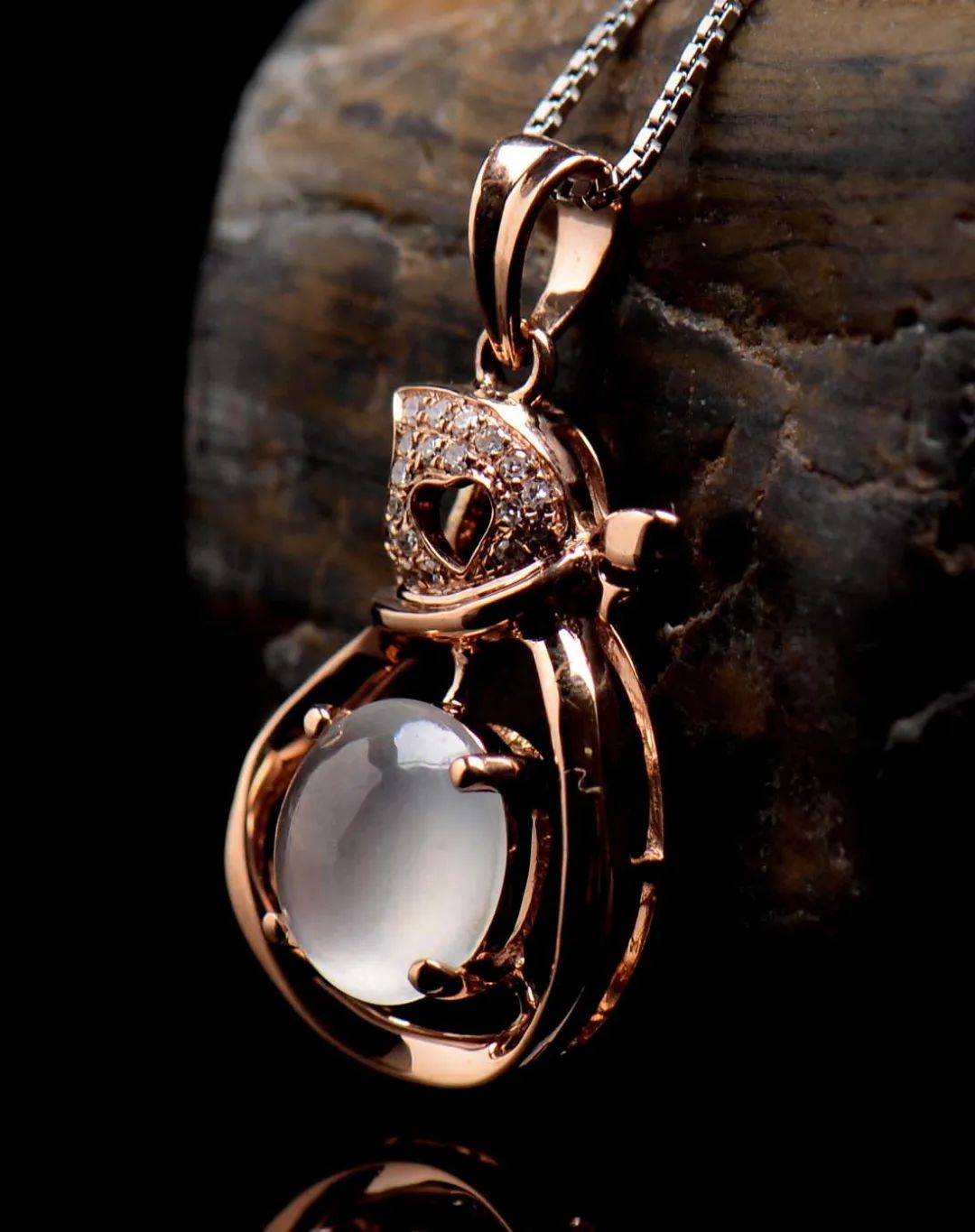 看懂了翡翠的光泽,你才算看懂了翡翠!-第11张图片-翡翠网 看懂了翡翠的光泽,你才算看懂了翡翠!-第11张图片-翡翠网