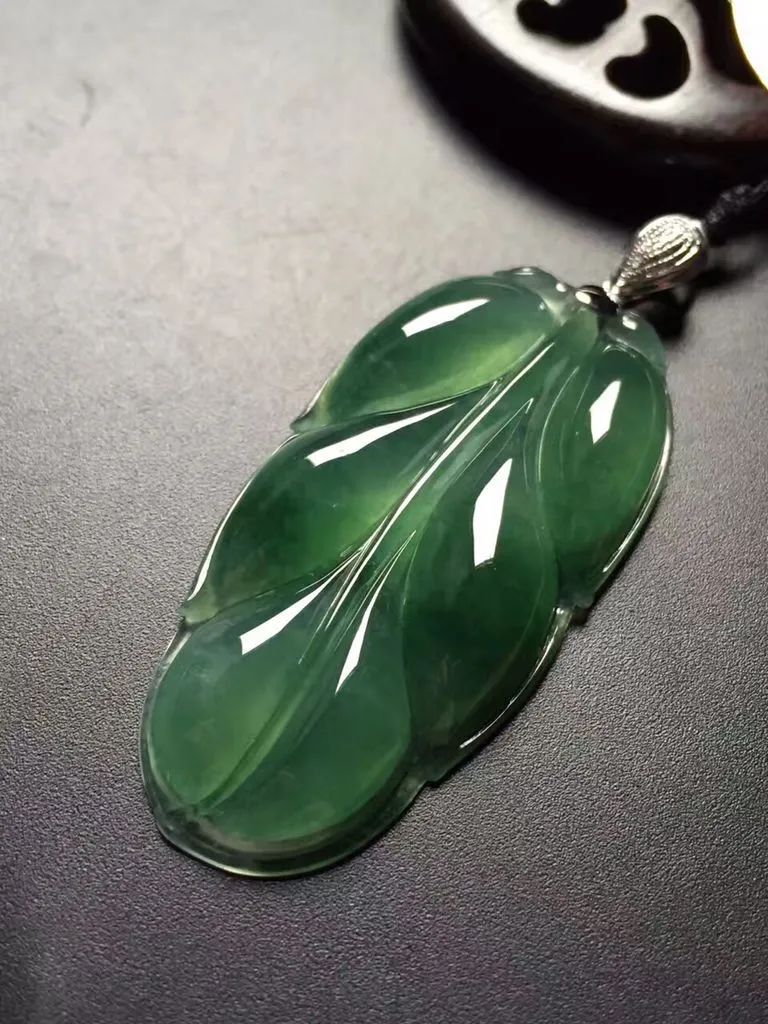 这几种翡翠寓意美好又百搭!你心动了吗?-第2张图片-翡翠网 这几种翡翠寓意美好又百搭!你心动了吗?-第2张图片-翡翠网