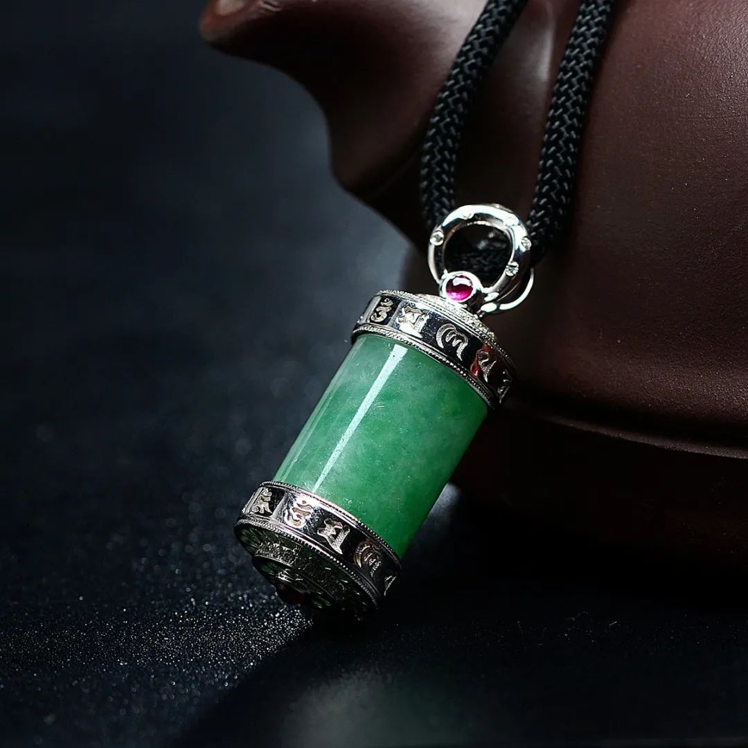 这几种翡翠寓意美好又百搭!你心动了吗?-第4张图片-翡翠网 这几种翡翠寓意美好又百搭!你心动了吗?-第4张图片-翡翠网