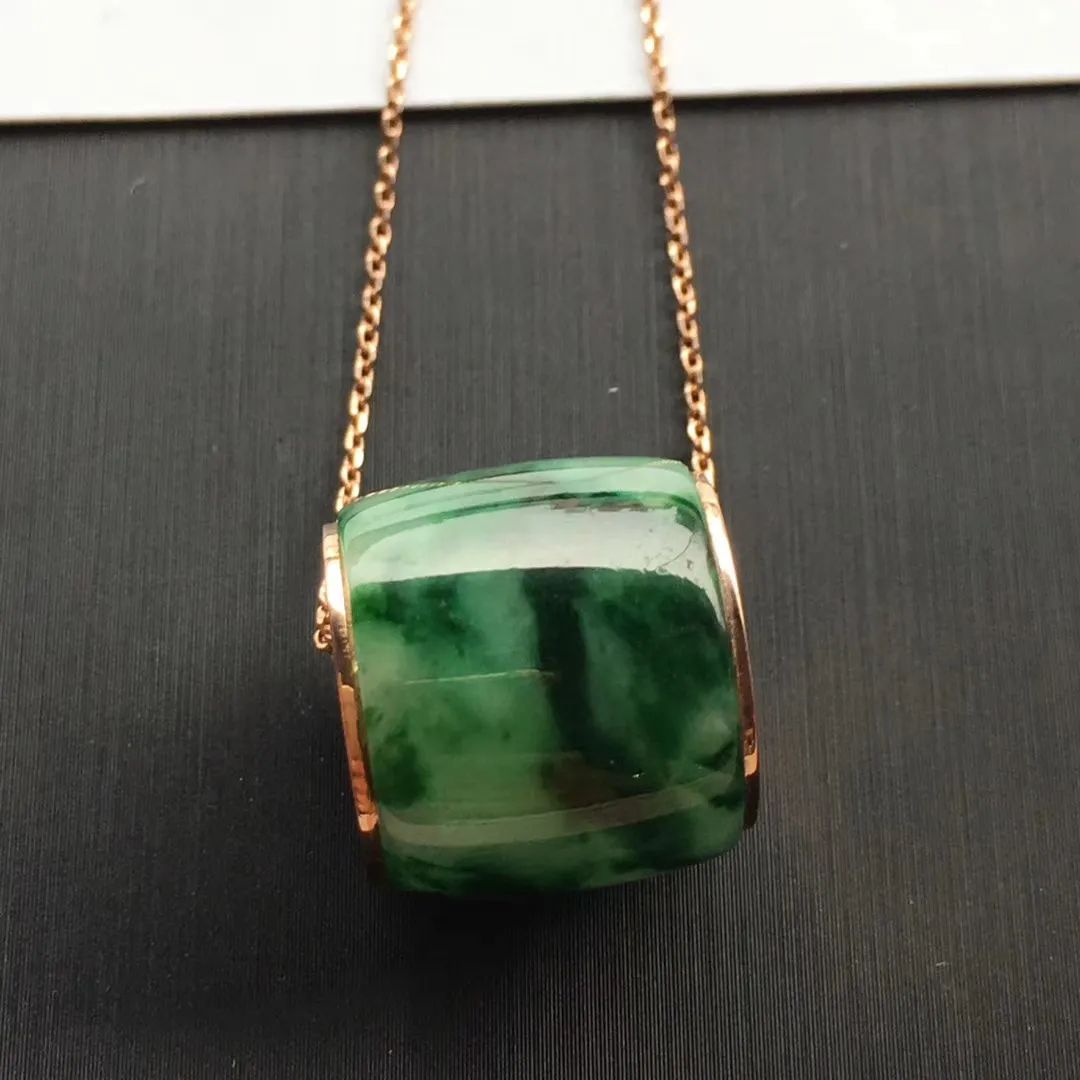 这几种翡翠寓意美好又百搭!你心动了吗?-第6张图片-翡翠网 这几种翡翠寓意美好又百搭!你心动了吗?-第6张图片-翡翠网