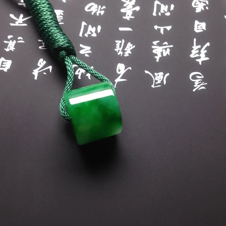 这几种翡翠寓意美好又百搭!你心动了吗?-第8张图片-翡翠网 这几种翡翠寓意美好又百搭!你心动了吗?-第8张图片-翡翠网