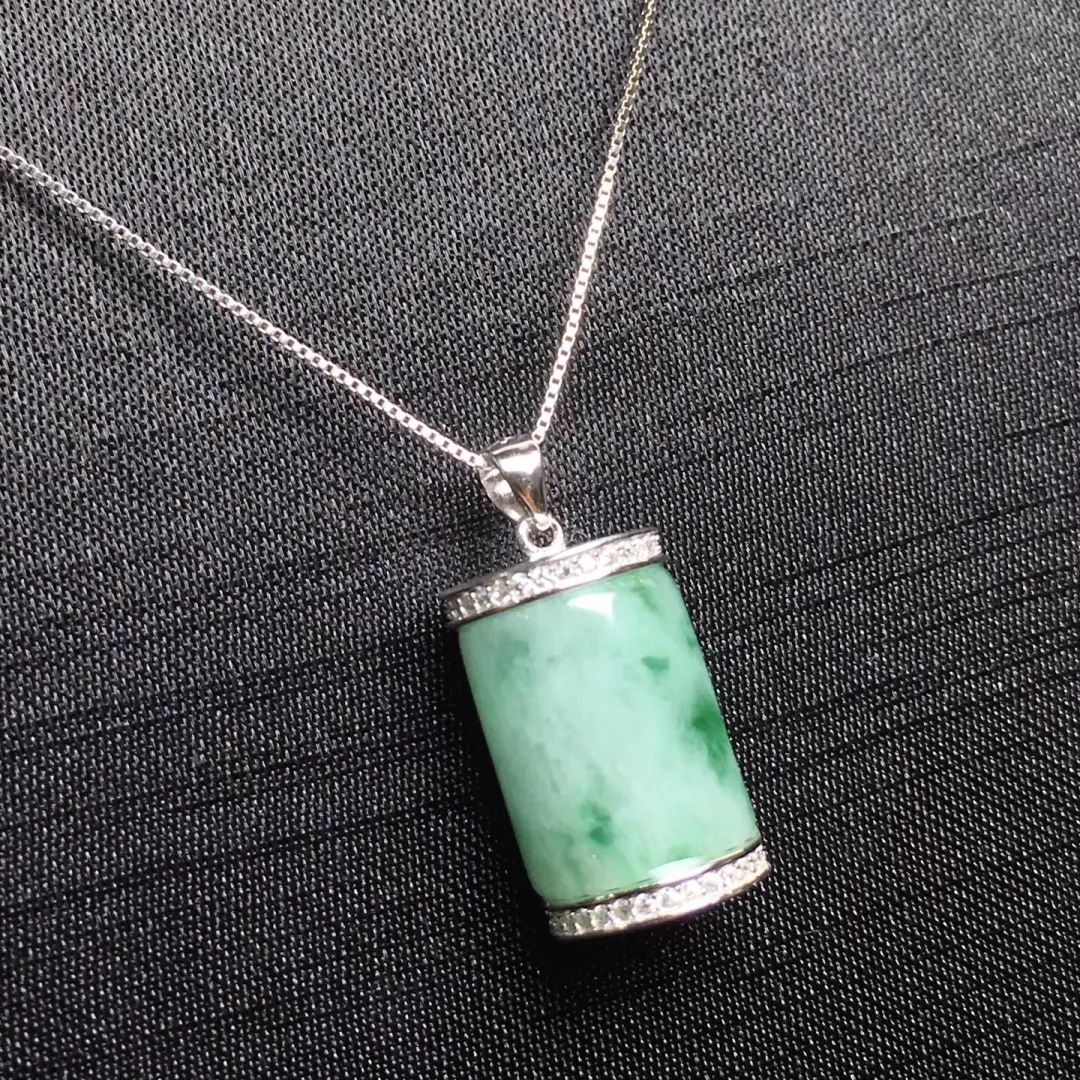 这几种翡翠寓意美好又百搭!你心动了吗?-第7张图片-翡翠网 这几种翡翠寓意美好又百搭!你心动了吗?-第7张图片-翡翠网