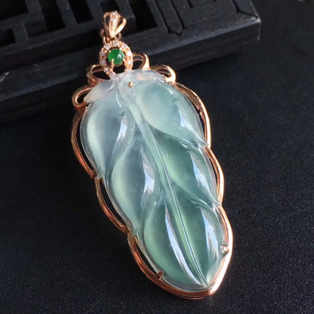 这几种翡翠寓意美好又百搭!你心动了吗?-第10张图片-翡翠网 这几种翡翠寓意美好又百搭!你心动了吗?-第10张图片-翡翠网