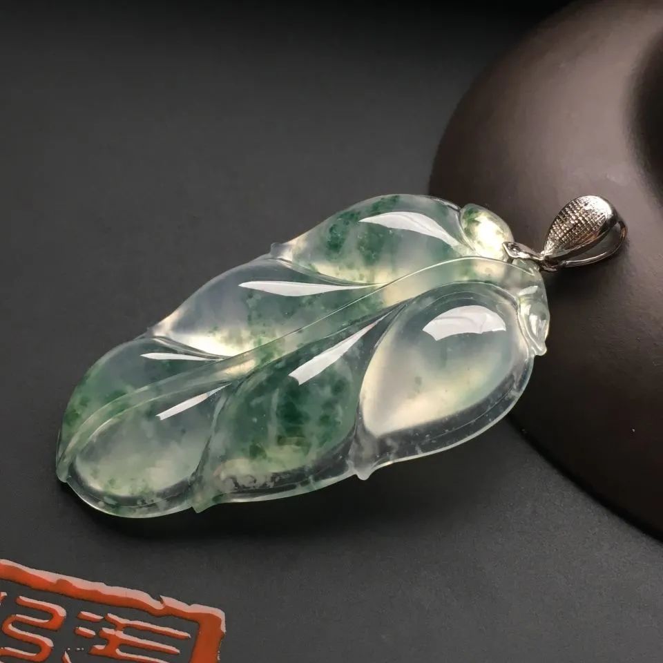 这几种翡翠寓意美好又百搭!你心动了吗?-第12张图片-翡翠网 这几种翡翠寓意美好又百搭!你心动了吗?-第12张图片-翡翠网