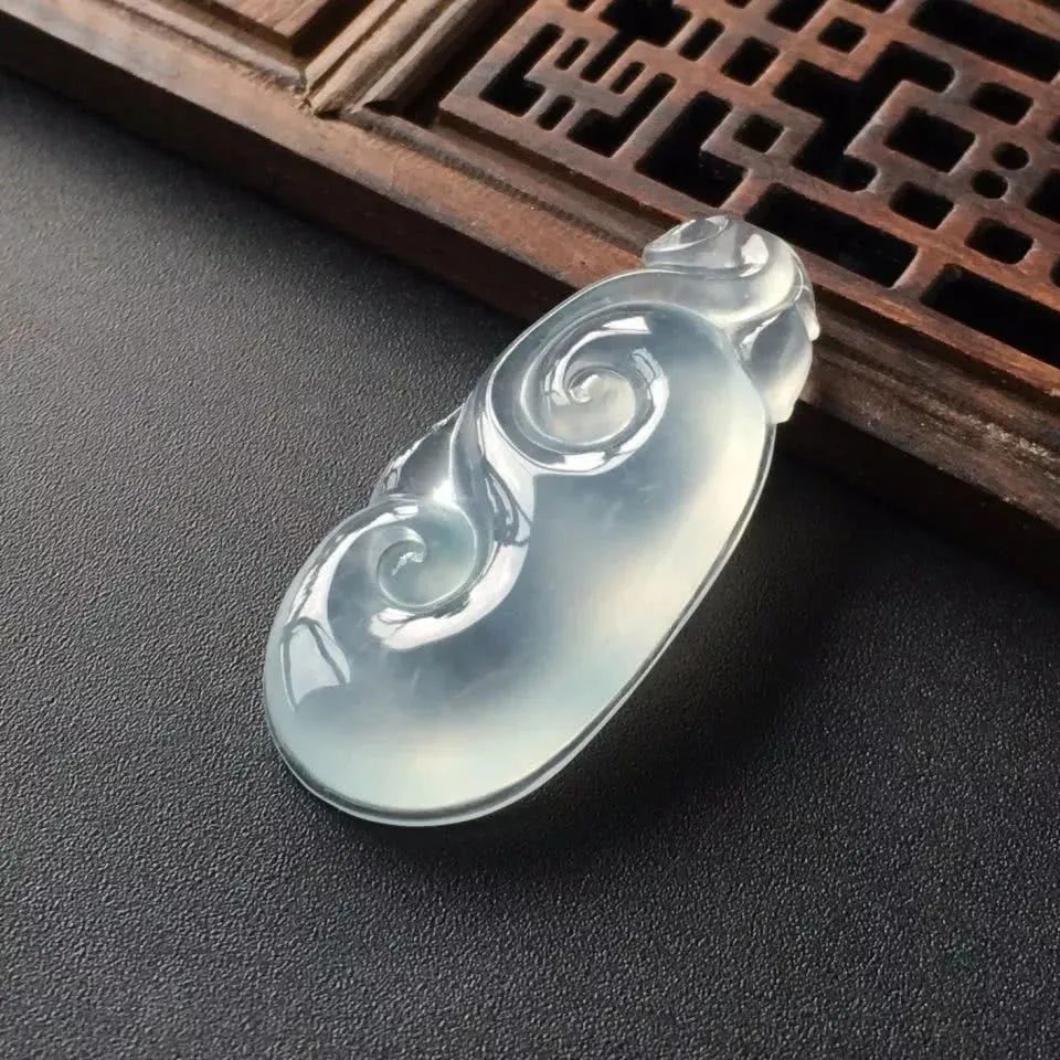 这几种翡翠寓意美好又百搭!你心动了吗?-第18张图片-翡翠网 这几种翡翠寓意美好又百搭!你心动了吗?-第18张图片-翡翠网