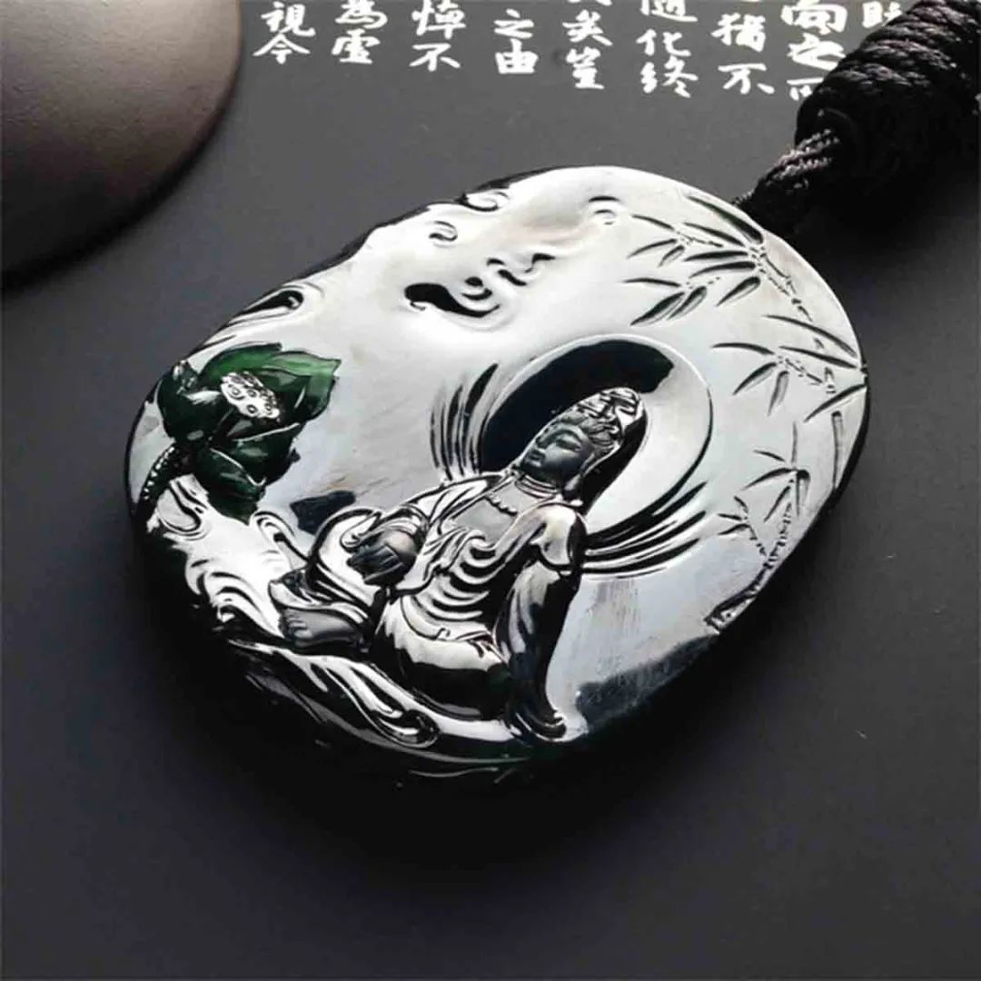 墨翠宛如一幅山水泼墨画,乌鸡种翡翠也美得另类,我们要如何区分它们呢?-第8张图片-翡翠网 墨翠宛如一幅山水泼墨画,乌鸡种翡翠也美得另类,我们要如何区分它们呢?-第8张图片-翡翠网