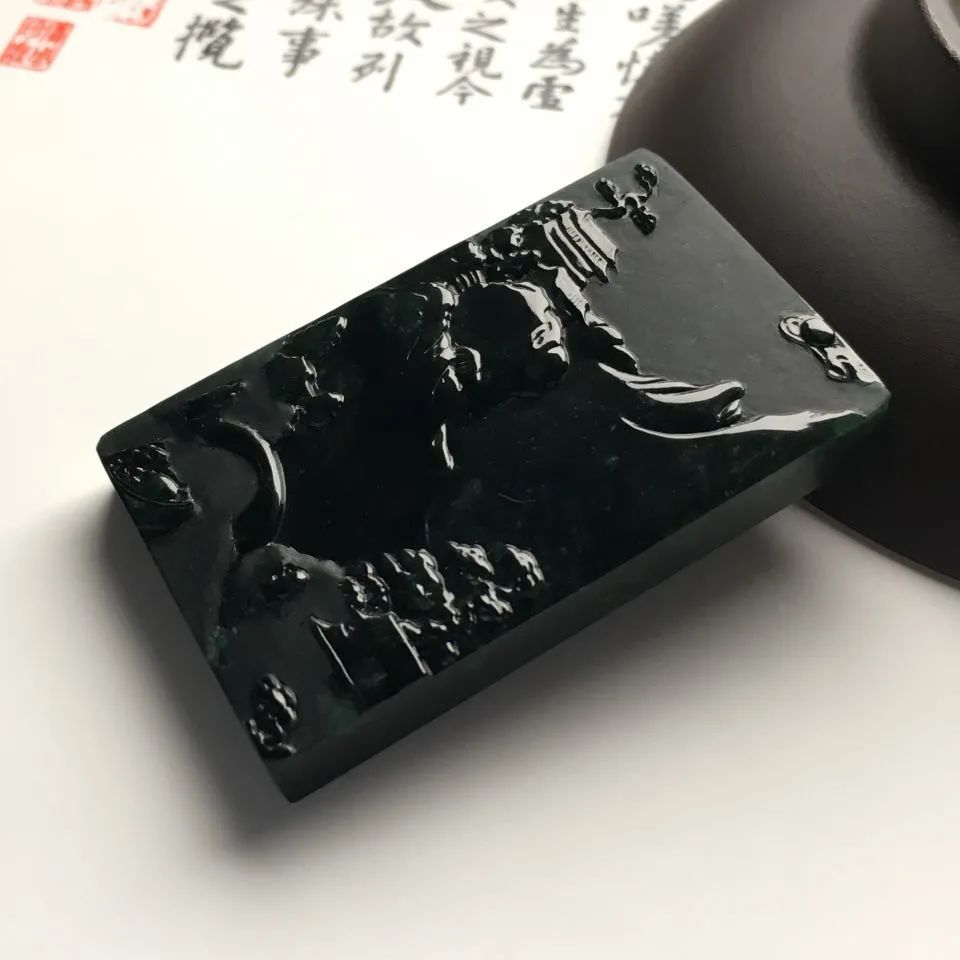 墨翠宛如一幅山水泼墨画,乌鸡种翡翠也美得另类,我们要如何区分它们呢?-第10张图片-翡翠网 墨翠宛如一幅山水泼墨画,乌鸡种翡翠也美得另类,我们要如何区分它们呢?-第10张图片-翡翠网