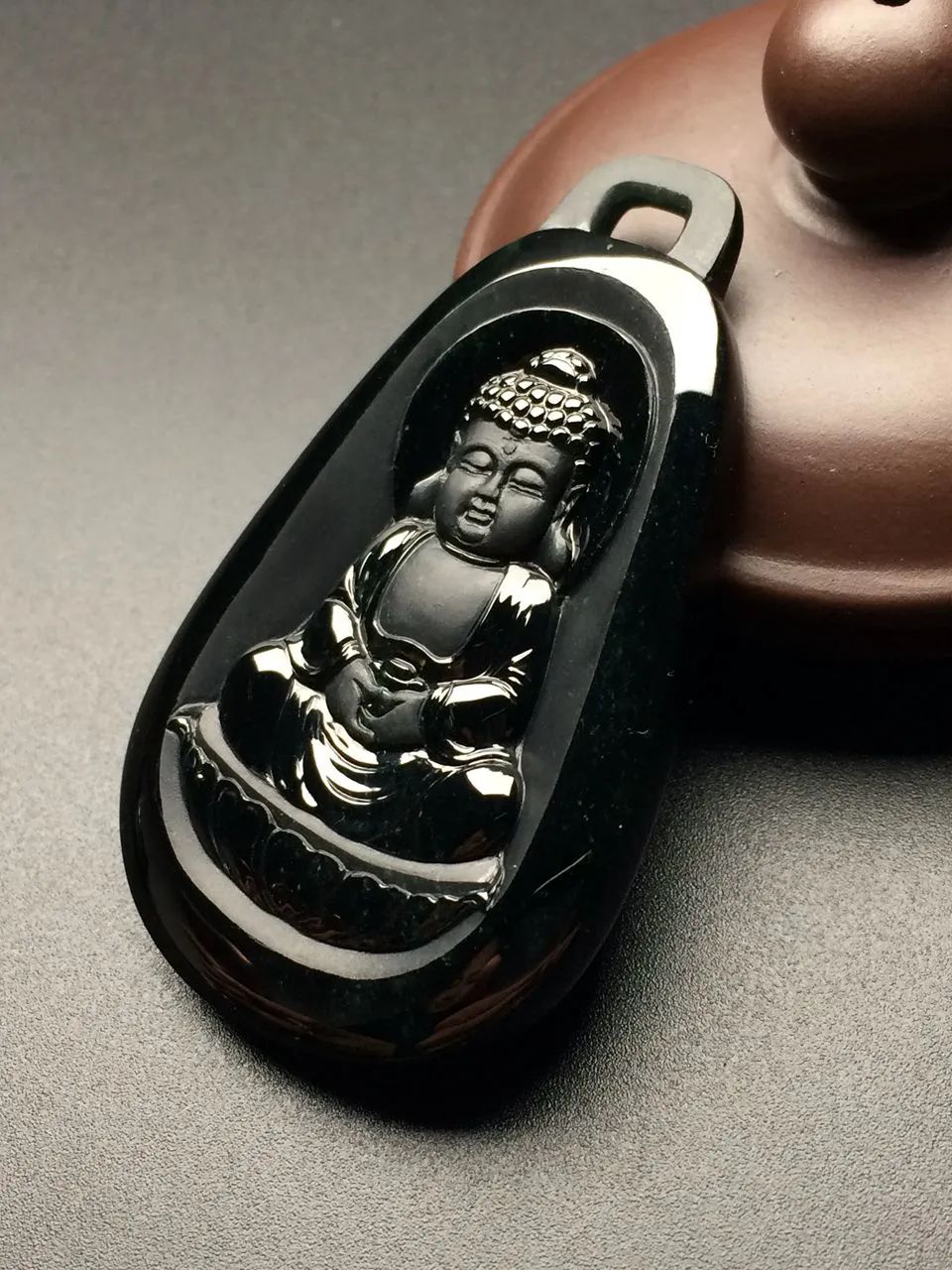 墨翠宛如一幅山水泼墨画,乌鸡种翡翠也美得另类,我们要如何区分它们呢?-第15张图片-翡翠网 墨翠宛如一幅山水泼墨画,乌鸡种翡翠也美得另类,我们要如何区分它们呢?-第15张图片-翡翠网