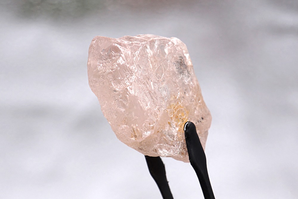 安哥拉 Lulo 矿区新发现一颗160ct钻石原石-第3张图片-翡翠网