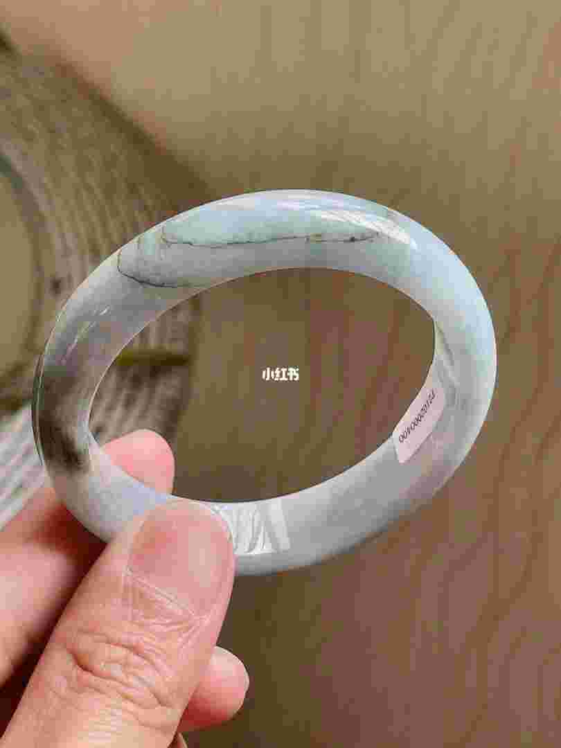 翡翠手镯表皮纹有影响吗什么是翡翠手镯表皮纹-第1张图片-翡翠网