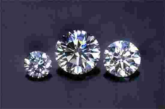 千万不要带泰国佛牌千万不要戴莫桑钻-第1张图片-翡翠网 千万不要带泰国佛牌千万不要戴莫桑钻-第1张图片-翡翠网