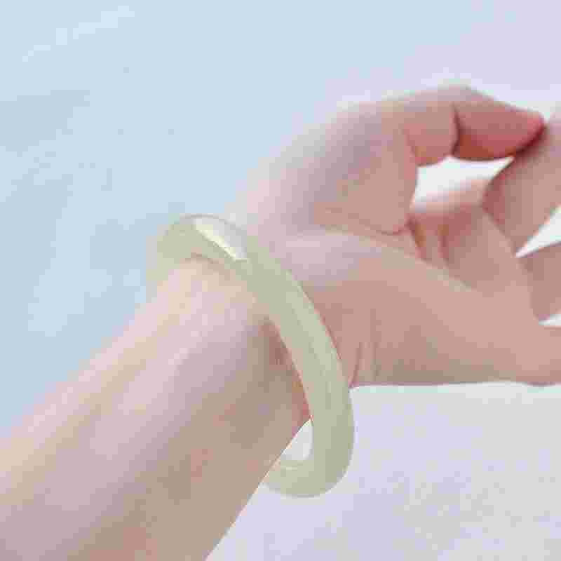 玉石翡翠白玉手镯值钱吗玉石翡翠白玉手镯-第2张图片-翡翠网