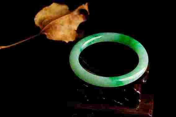 翡翠手镯是什么时候开始戴的呢翡翠手镯是什么时候开始戴的-第1张图片-翡翠网