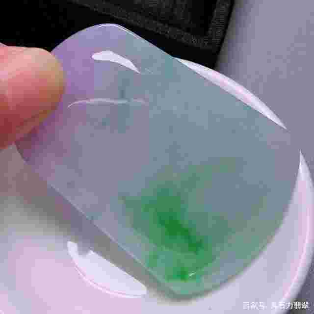 真假翡翠的辨别方法,真假翡翠知识分享-第1张图片-翡翠网 真假翡翠的辨别方法,真假翡翠知识分享-第1张图片-翡翠网