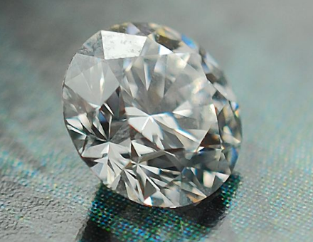 18k钻石要多少钱一克,1k钻石大概多少钱-第1张图片-翡翠网 18k钻石要多少钱一克,1k钻石大概多少钱-第1张图片-翡翠网