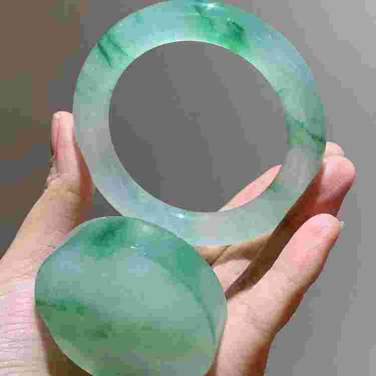 蓝宝石与翡翠的区别蓝宝翡翠手镯图片-第1张图片-翡翠网 蓝宝石与翡翠的区别蓝宝翡翠手镯图片-第1张图片-翡翠网