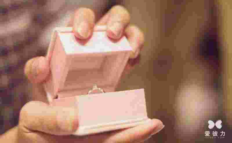 订婚戒指一般多少钱合适县城,订婚戒指一般多少钱合适-第1张图片-翡翠网 订婚戒指一般多少钱合适县城,订婚戒指一般多少钱合适-第1张图片-翡翠网