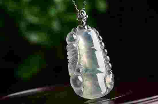 玉和翡翠哪个带着对身体好玉和翡翠哪个带着对身体好些-第1张图片-翡翠网 玉和翡翠哪个带着对身体好玉和翡翠哪个带着对身体好些-第1张图片-翡翠网