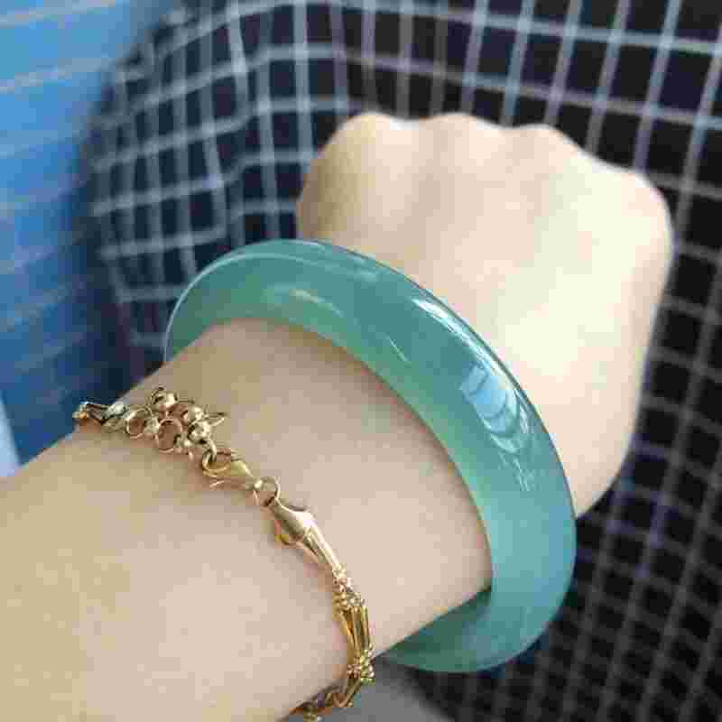 满翠绿翡翠手镯满绿的翡翠手镯怎么样-第2张图片-翡翠网 满翠绿翡翠手镯满绿的翡翠手镯怎么样-第2张图片-翡翠网