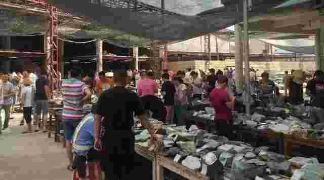 平洲翡翠基本知识在哪里平洲翡翠原石交易市场在哪里-第1张图片-翡翠网