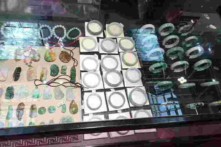 平洲翡翠基本知识在哪里平洲翡翠原石交易市场在哪里-第2张图片-翡翠网