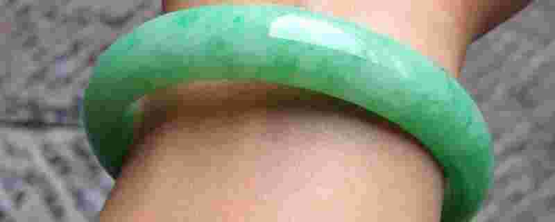 翡翠手镯有水路是说明种老么翡翠手镯有水不散开-第2张图片-翡翠网 翡翠手镯有水路是说明种老么翡翠手镯有水不散开-第2张图片-翡翠网