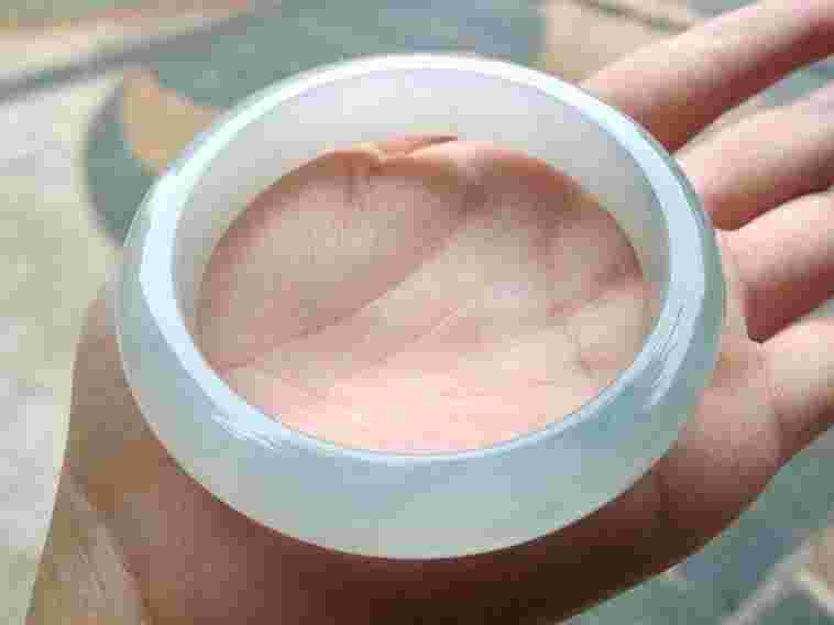 五万元买的翡翠手镯,五万元买的翡翠手镯值钱吗-第2张图片-翡翠网 五万元买的翡翠手镯,五万元买的翡翠手镯值钱吗-第2张图片-翡翠网