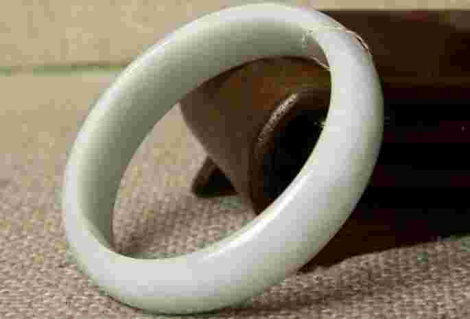 五万元买的翡翠手镯,五万元买的翡翠手镯值钱吗-第1张图片-翡翠网 五万元买的翡翠手镯,五万元买的翡翠手镯值钱吗-第1张图片-翡翠网