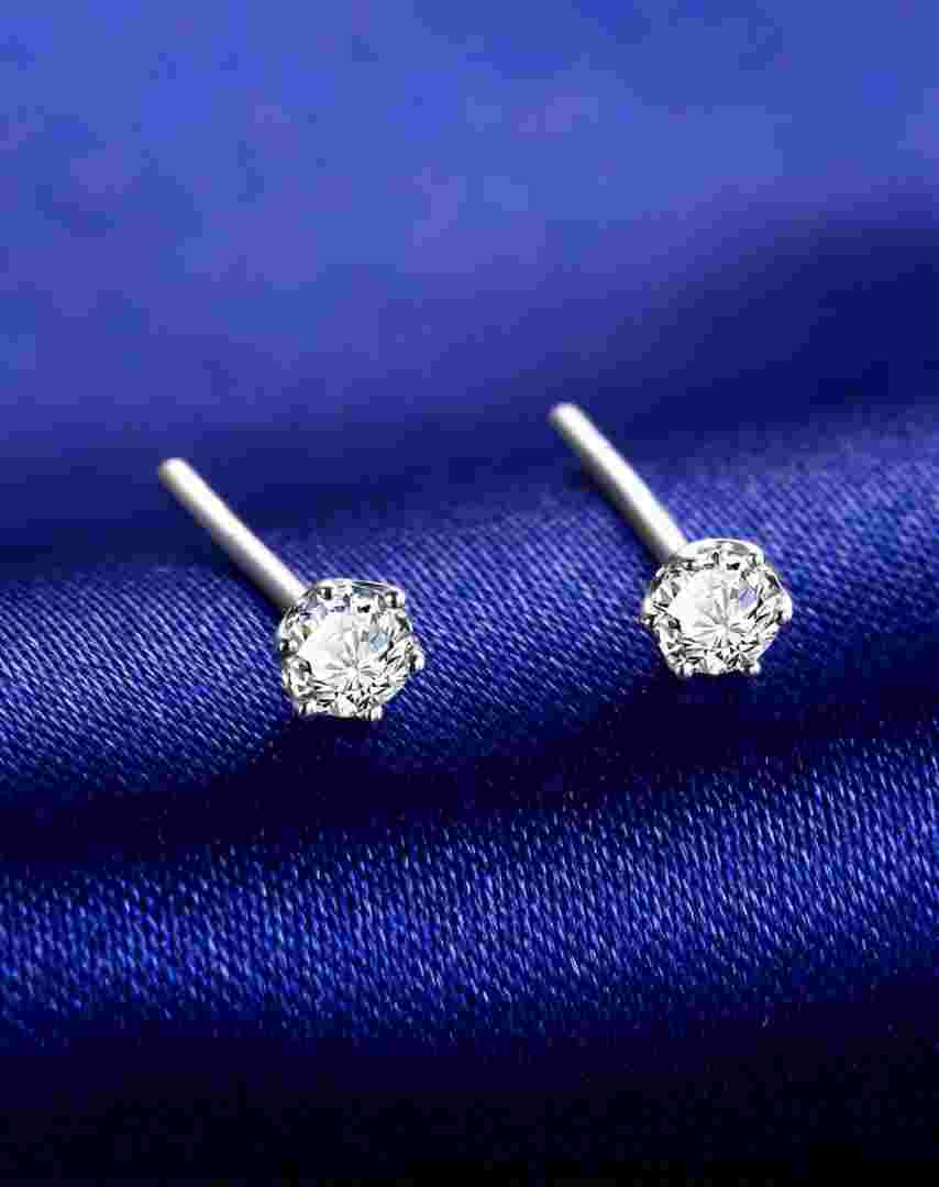 50分钻石耳钉上耳图,钻石耳钉30分与50分的最好看-第2张图片-翡翠网 50分钻石耳钉上耳图,钻石耳钉30分与50分的最好看-第2张图片-翡翠网