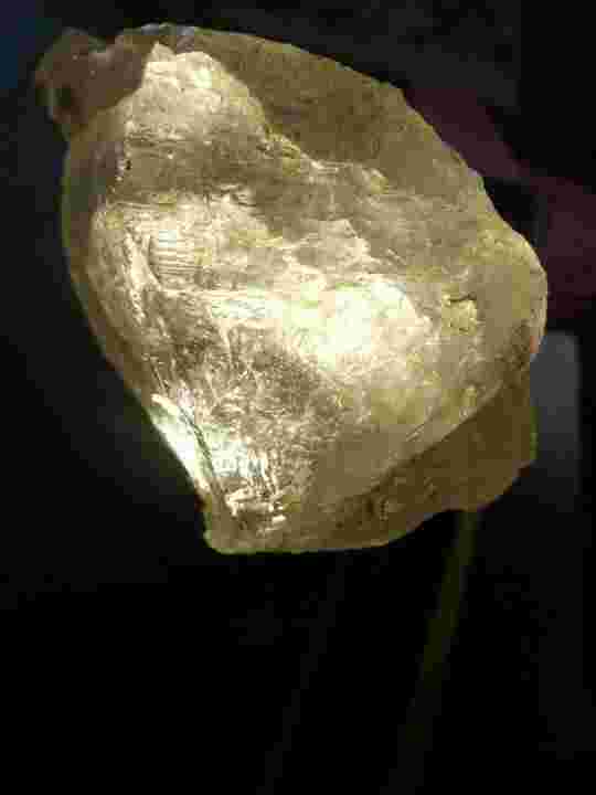 钻石其实就是石头,钻石其实就是石头怎么回复-第2张图片-翡翠网