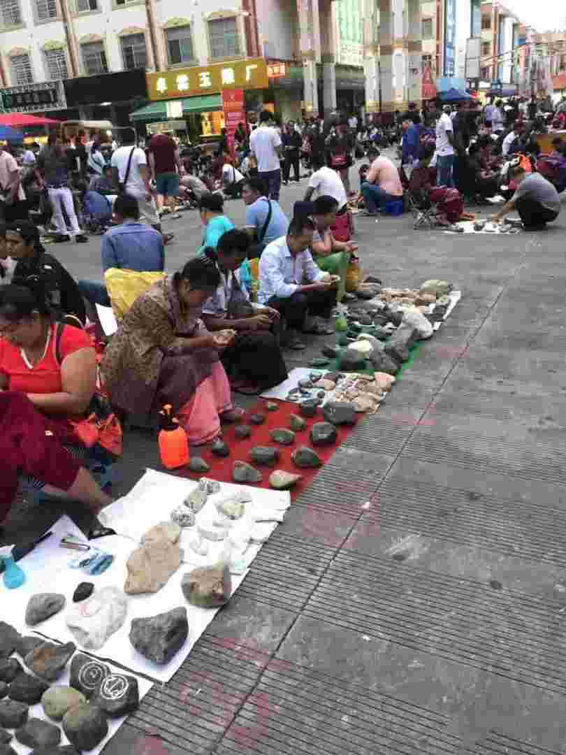 瑞丽翡翠毛料知识大全,瑞丽翡翠毛料知识-第1张图片-翡翠网 瑞丽翡翠毛料知识大全,瑞丽翡翠毛料知识-第1张图片-翡翠网