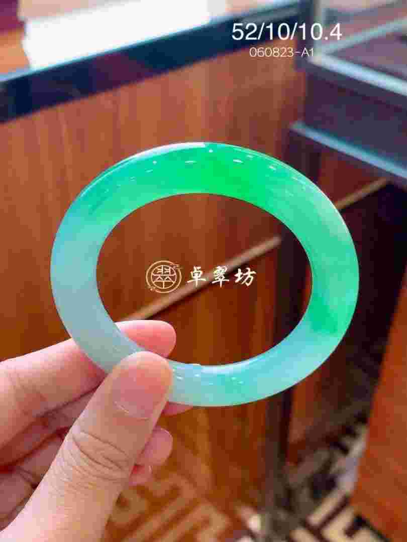 翡翠手镯怎么看品质等级,翡翠手镯怎么看品质-第1张图片-翡翠网 翡翠手镯怎么看品质等级,翡翠手镯怎么看品质-第1张图片-翡翠网