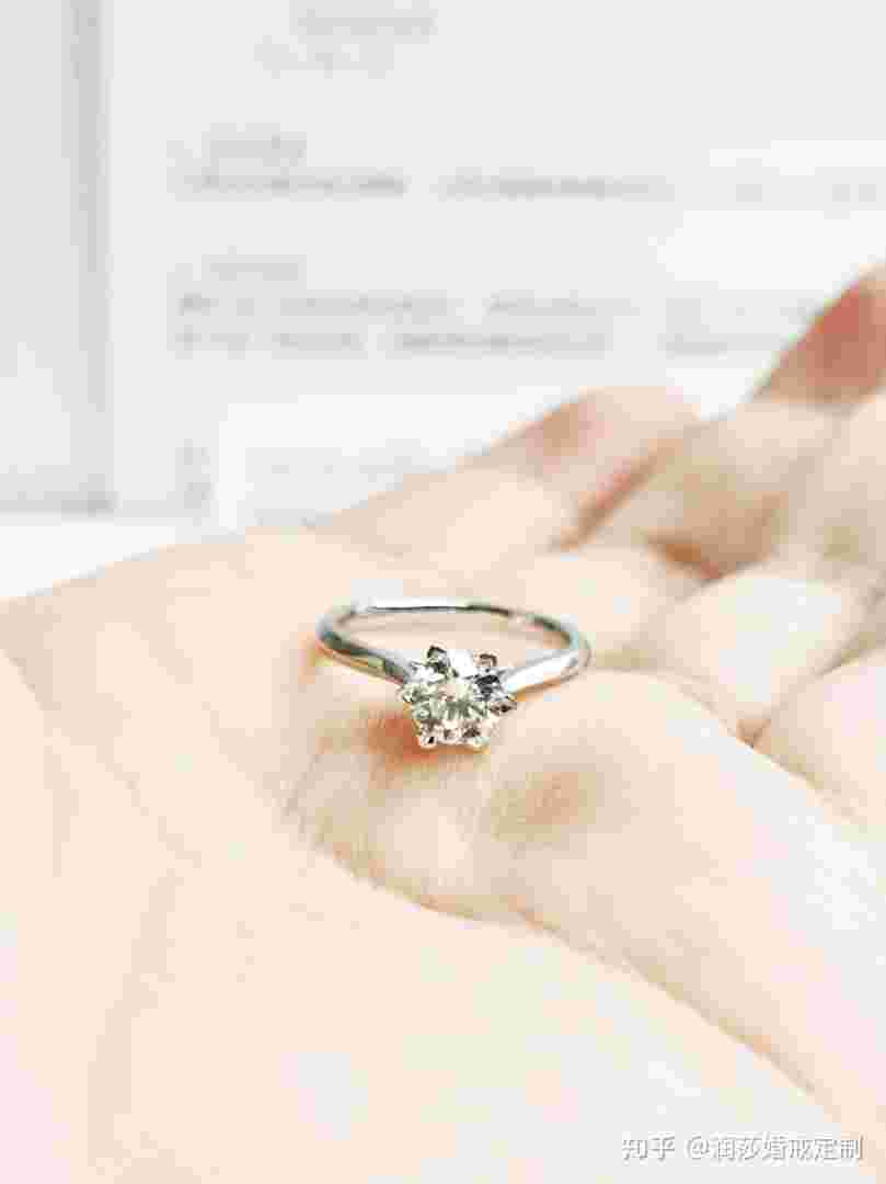 一般人结婚买多少钱钻戒一般人结婚买多少钱钻戒合适-第1张图片-翡翠网 一般人结婚买多少钱钻戒一般人结婚买多少钱钻戒合适-第1张图片-翡翠网