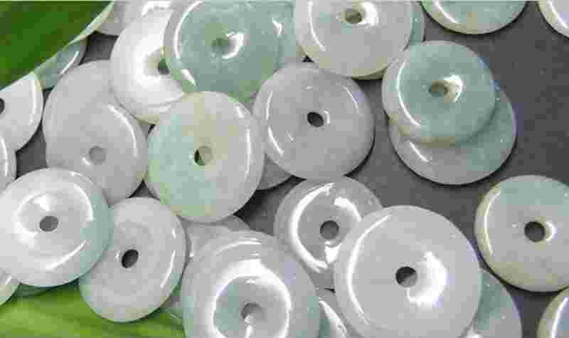 关于缅甸翡翠玉是什么翡翠入门知识的信息-第1张图片-翡翠网 关于缅甸翡翠玉是什么翡翠入门知识的信息-第1张图片-翡翠网