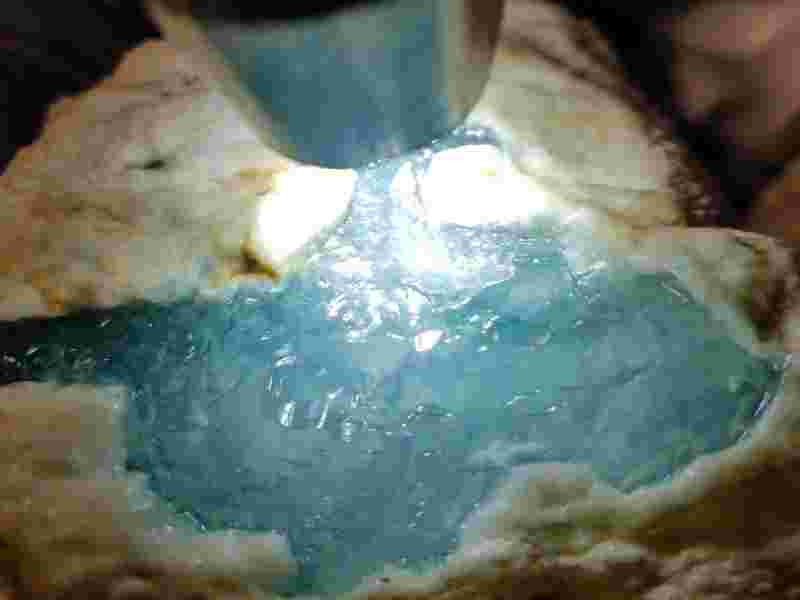 翡翠原石是怎样形成的?,翡翠原石怎么产生的-第1张图片-翡翠网 翡翠原石是怎样形成的?,翡翠原石怎么产生的-第1张图片-翡翠网