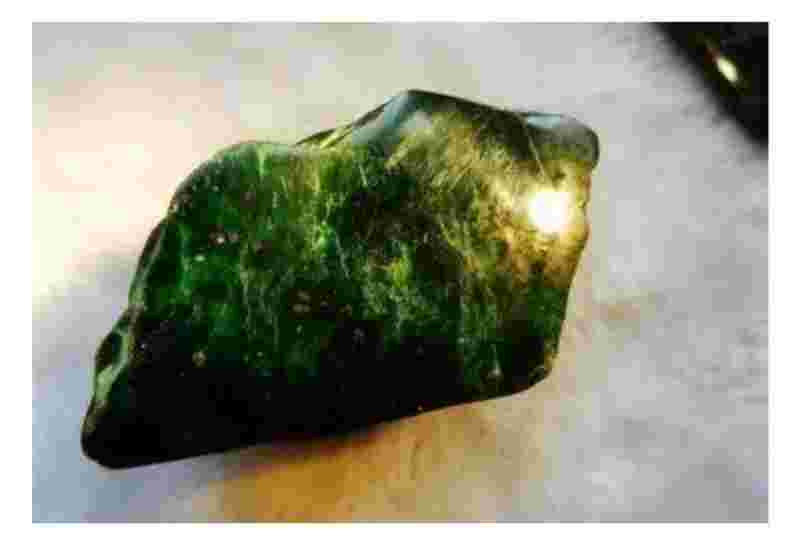 翡翠原石是怎样形成的?,翡翠原石怎么产生的-第2张图片-翡翠网 翡翠原石是怎样形成的?,翡翠原石怎么产生的-第2张图片-翡翠网