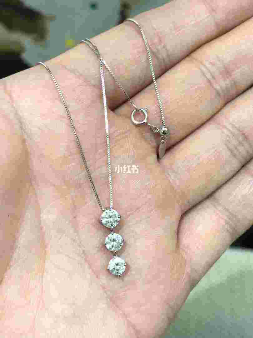 一克拉钻石项链大概多少钱,1克拉钻石项链多少钱参考 天然钻石协会-第1张图片-翡翠网 一克拉钻石项链大概多少钱,1克拉钻石项链多少钱参考 天然钻石协会-第1张图片-翡翠网