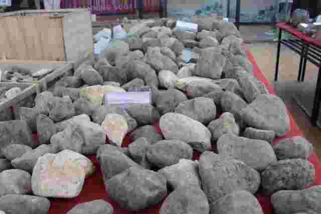 翡翠赌石,赌石是翡翠还是玉-第1张图片-翡翠网