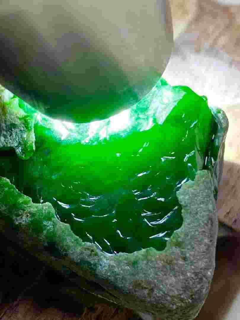 翡翠原石长在什么环境里,翡翠原石长在什么环境里好-第2张图片-翡翠网