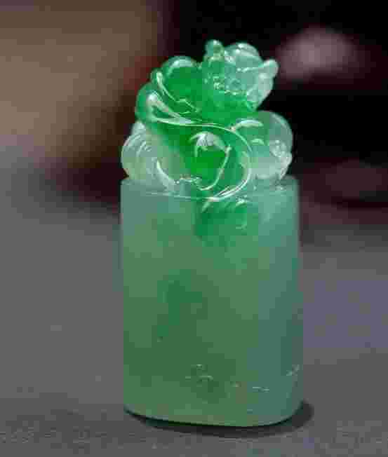 翡翠鉴定专家在线咨询有证书的翡翠就一定是真的吗-第1张图片-翡翠网