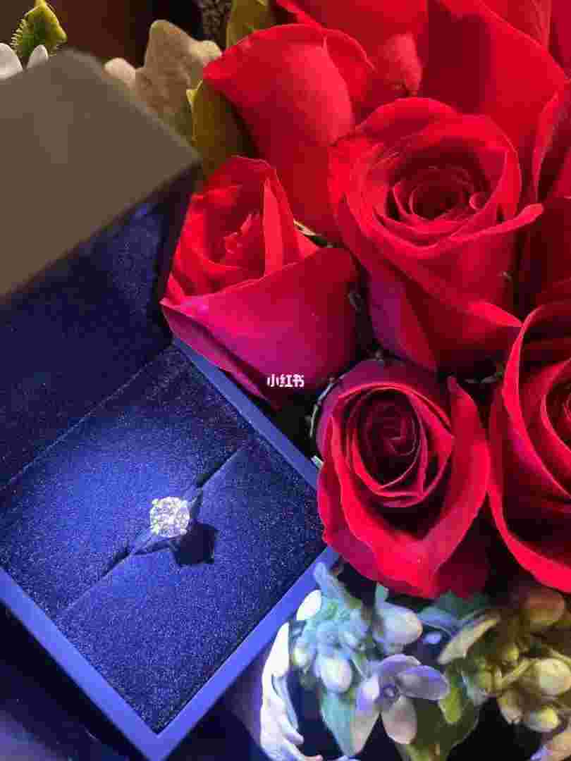 求婚戒指图片真实大全求婚戒指图片真实-第1张图片-翡翠网
