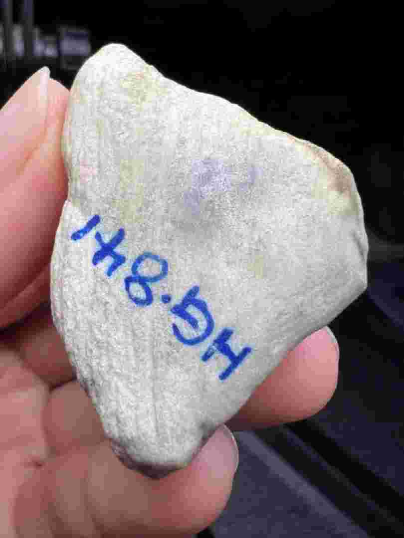 翡翠原石真假鉴定方法简单,翡翠原石鉴定-第1张图片-翡翠网 翡翠原石真假鉴定方法简单,翡翠原石鉴定-第1张图片-翡翠网