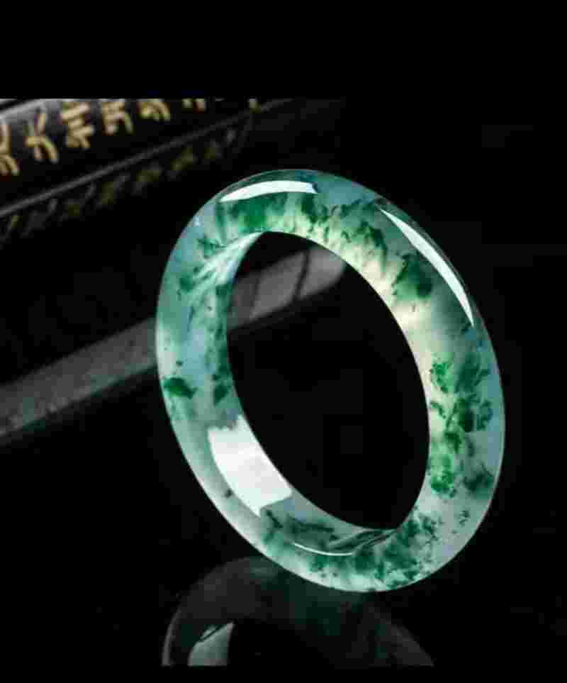 5万缅甸翡翠手镯缅甸翡翠玉手镯到底多少钱一个-第1张图片-翡翠网 5万缅甸翡翠手镯缅甸翡翠玉手镯到底多少钱一个-第1张图片-翡翠网