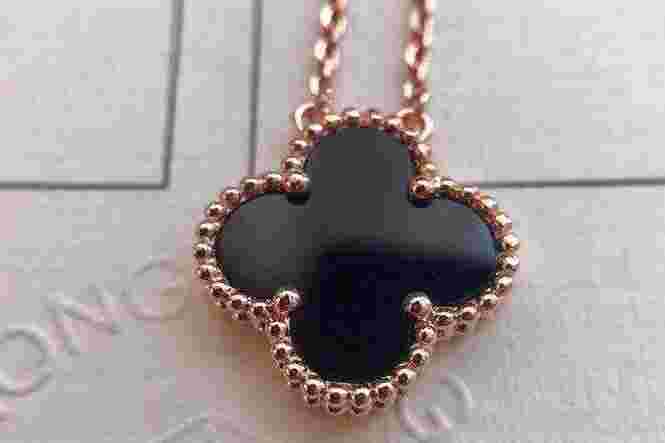 奢侈品牌项链排行榜前十名什么项链的牌子比较好-第2张图片-翡翠网 奢侈品牌项链排行榜前十名什么项链的牌子比较好-第2张图片-翡翠网