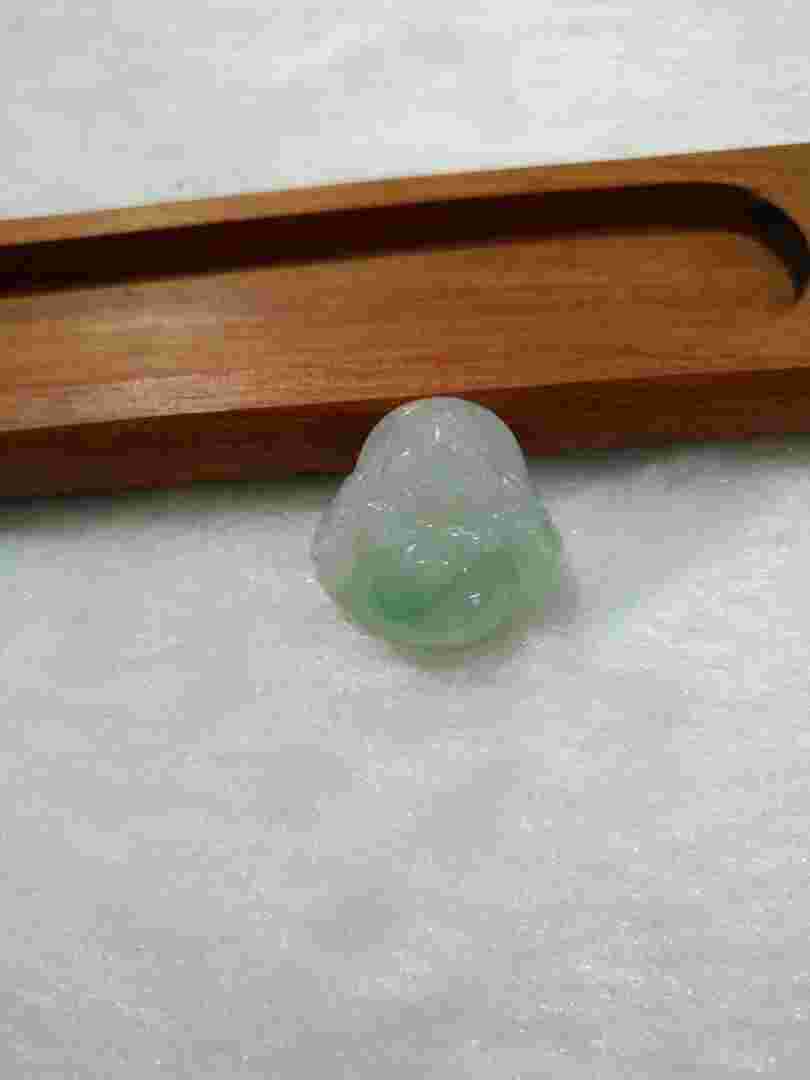 翡翠玉佛的专业知识翡翠佛的寓意和佩戴的好处-第1张图片-翡翠网