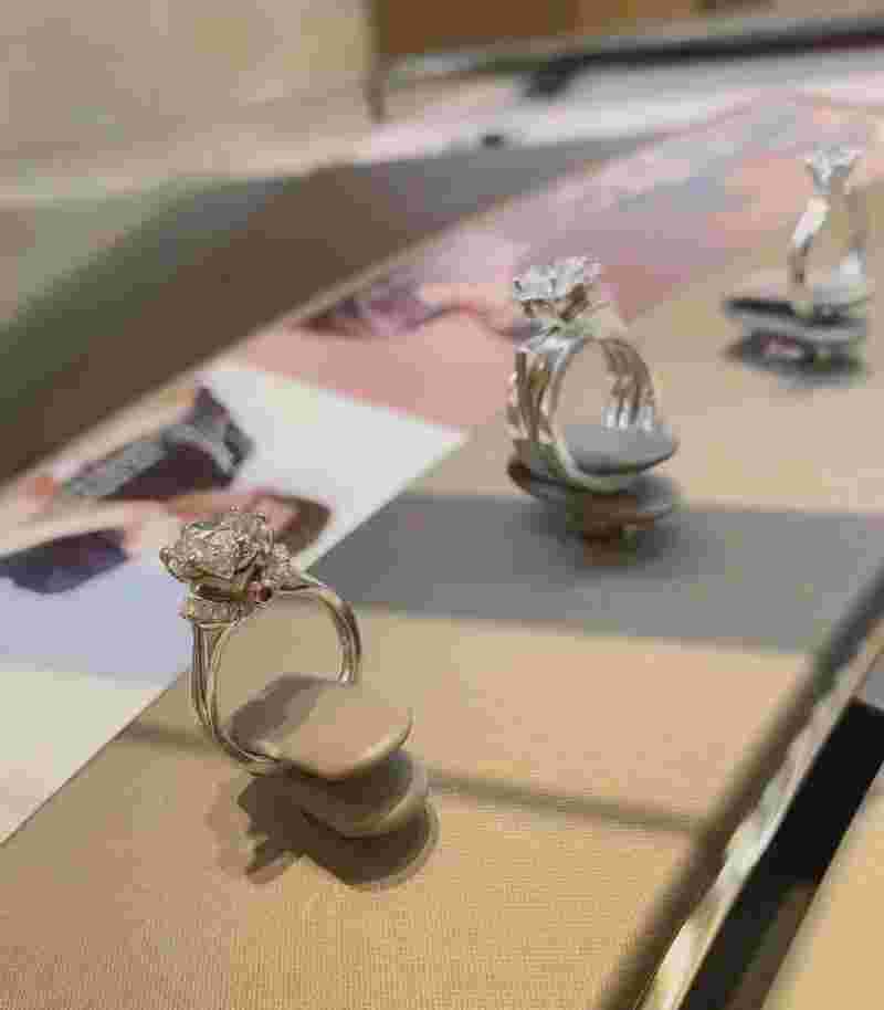 项链周大福和ido哪个牌子好ido和周大福哪个档次高-第1张图片-翡翠网 项链周大福和ido哪个牌子好ido和周大福哪个档次高-第1张图片-翡翠网