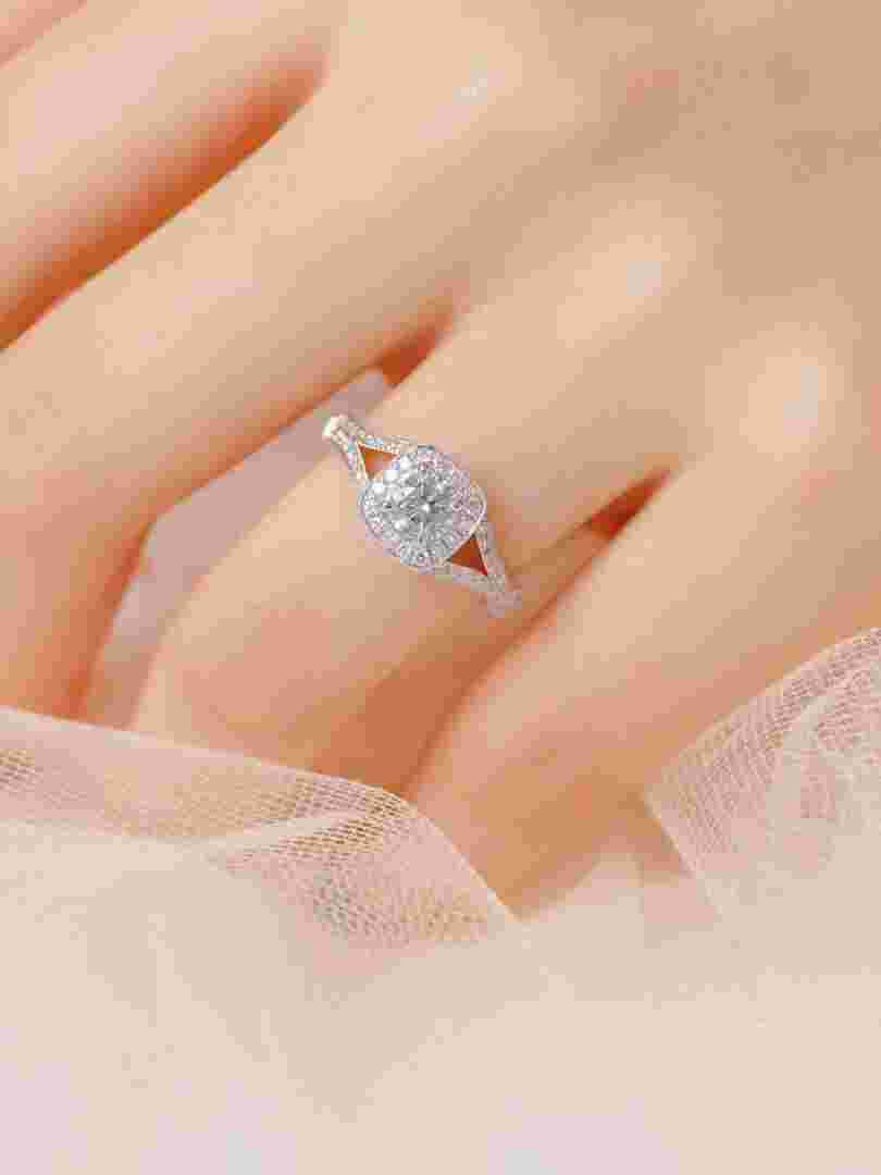 最耐看的钻戒款式,钻戒品牌排行榜前十名-第2张图片-翡翠网 最耐看的钻戒款式,钻戒品牌排行榜前十名-第2张图片-翡翠网