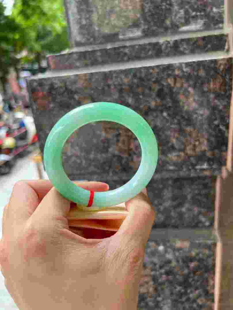 冰果绿翡翠原石值钱吗翡翠冰果绿与高冰果绿的区别-第2张图片-翡翠网