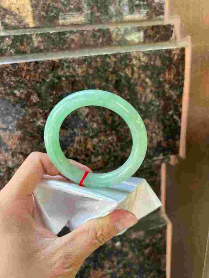 冰果绿翡翠原石值钱吗翡翠冰果绿与高冰果绿的区别-第1张图片-翡翠网